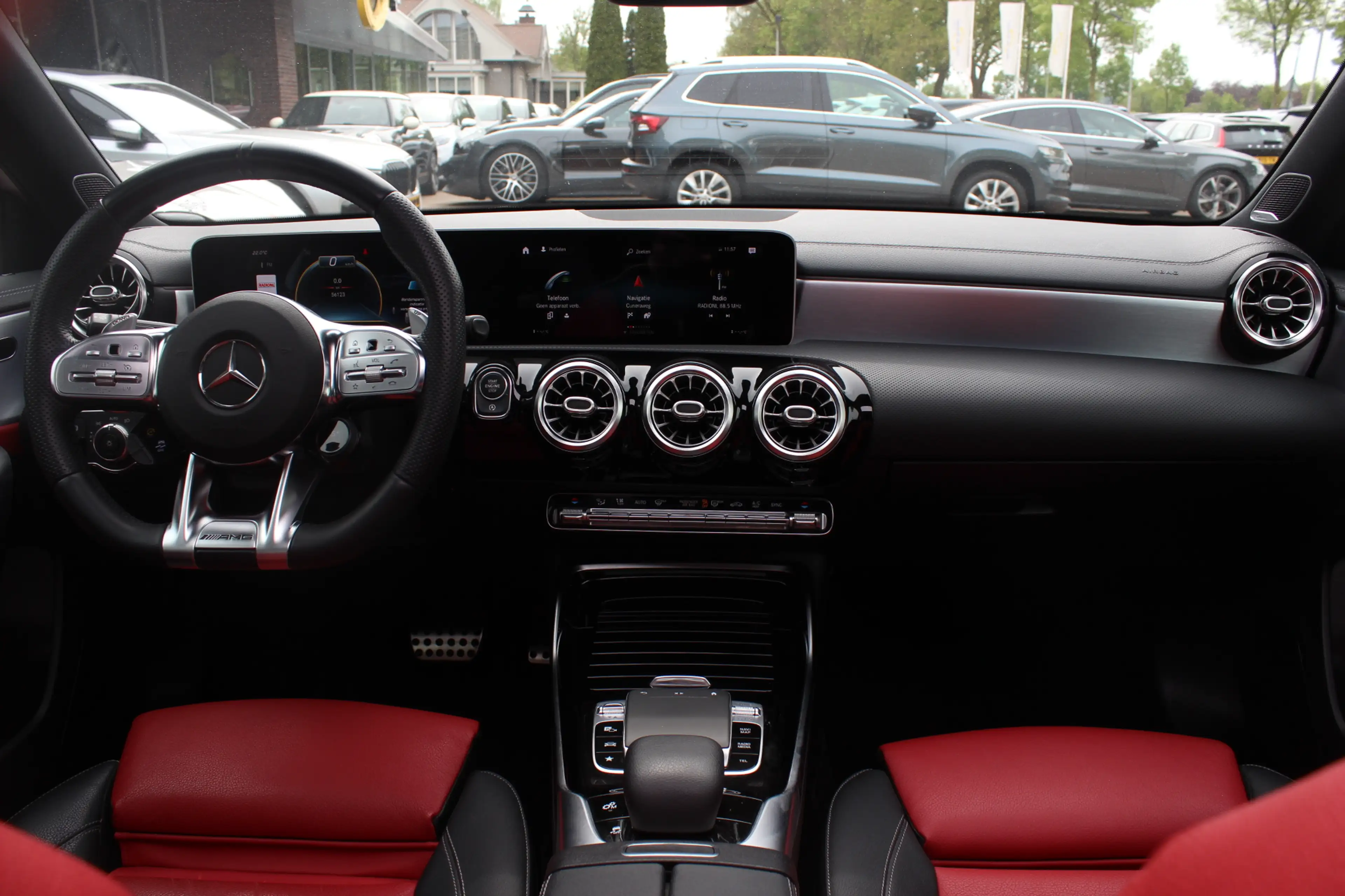 Mercedes-Benz A 35 AMG 4MATIC Premium / Panoramadak / Camera / Burmester — photo 2