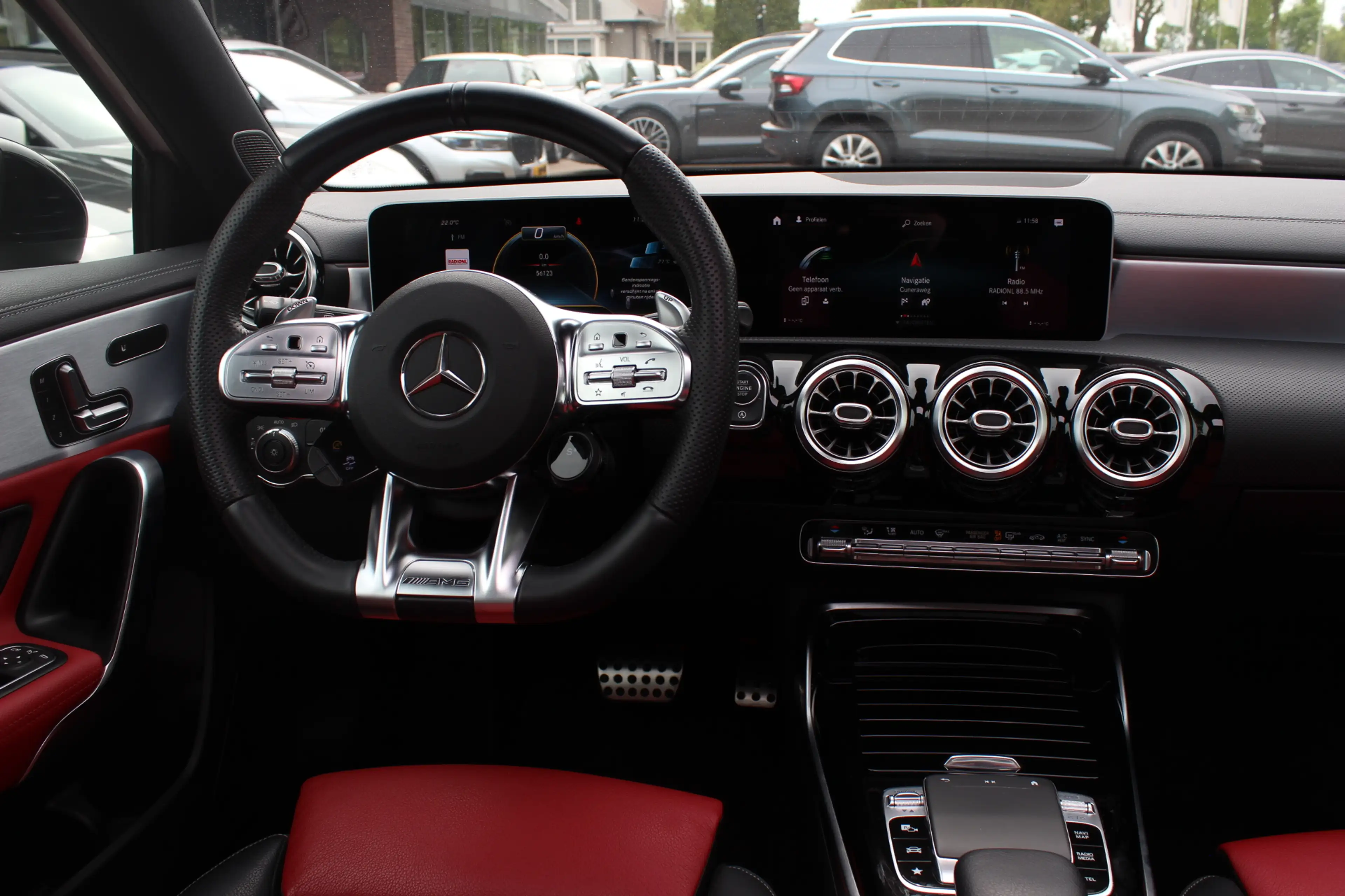 Mercedes-Benz A 35 AMG 4MATIC Premium / Panoramadak / Camera / Burmester — photo 9