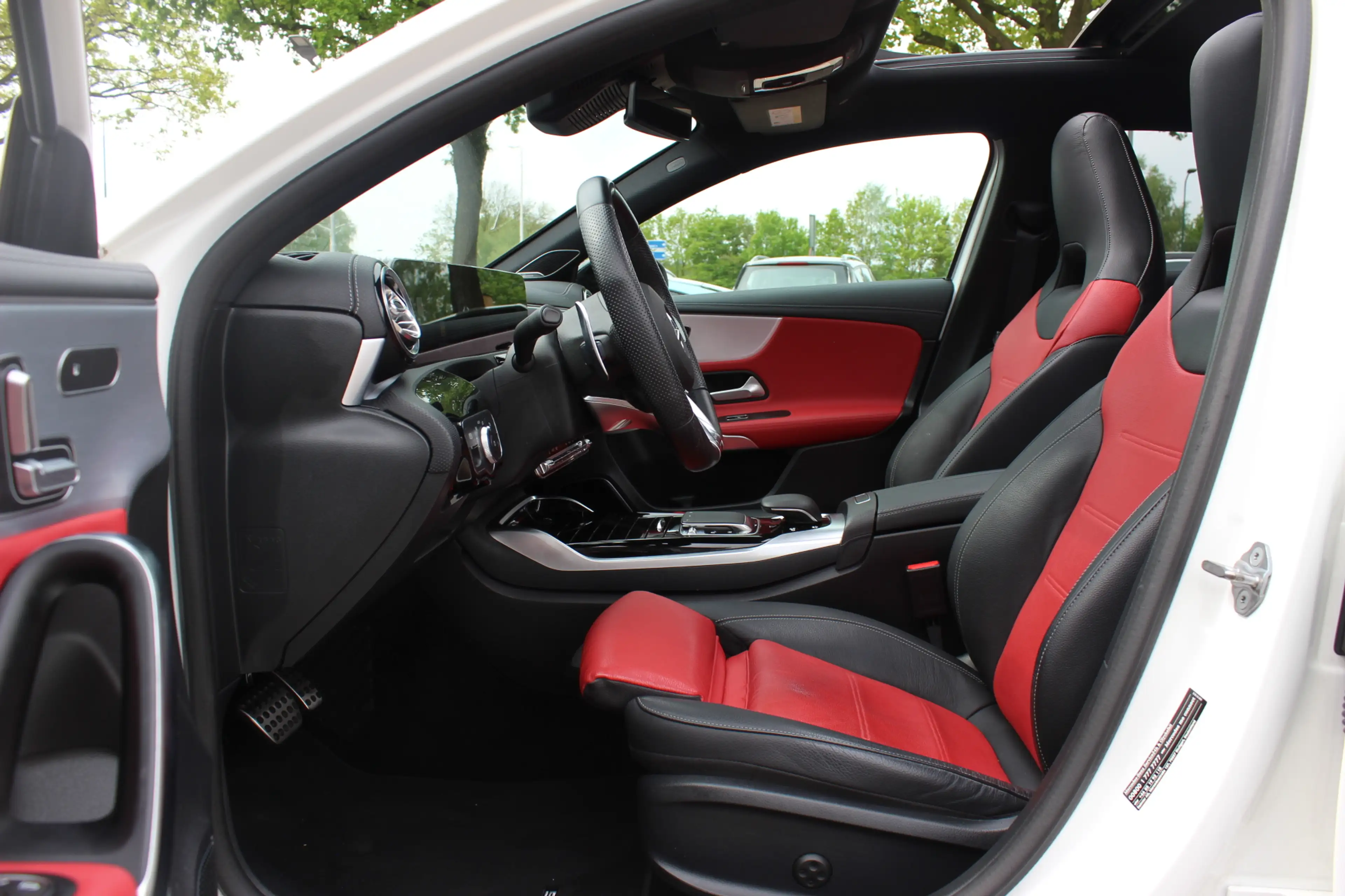 Mercedes-Benz A 35 AMG 4MATIC Premium / Panoramadak / Camera / Burmester — photo 10