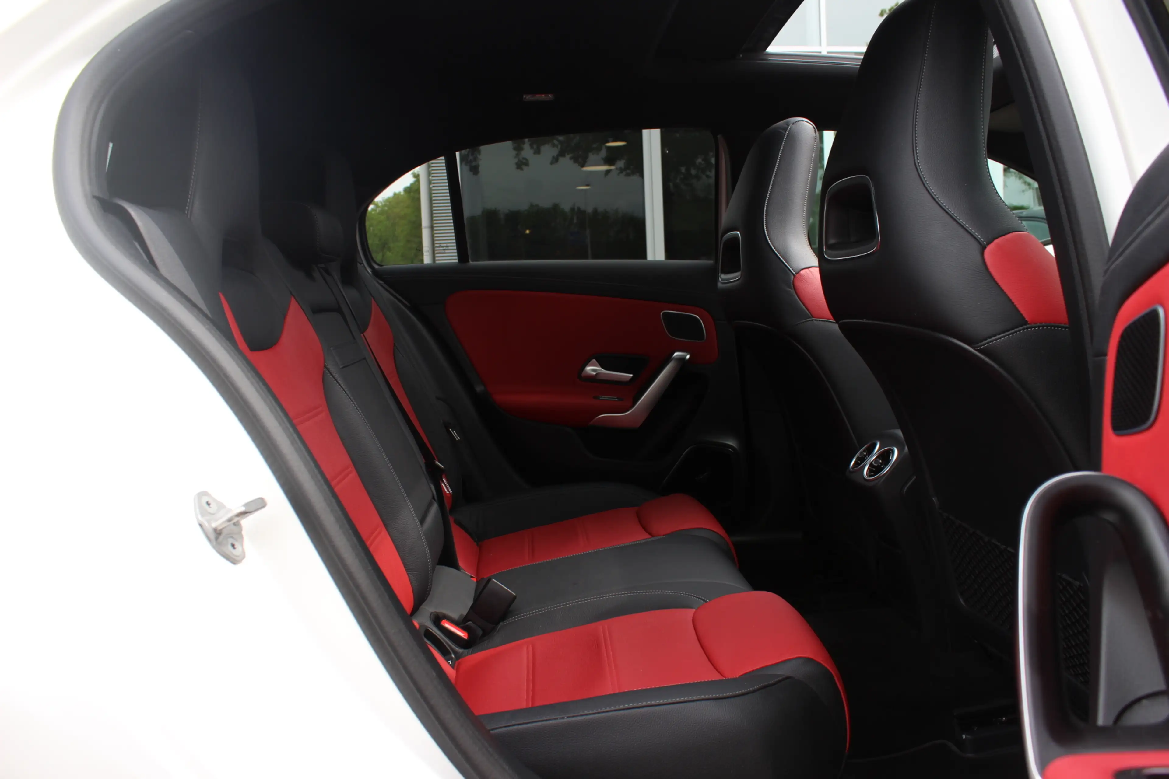 Mercedes-Benz A 35 AMG 4MATIC Premium / Panoramadak / Camera / Burmester — photo 12