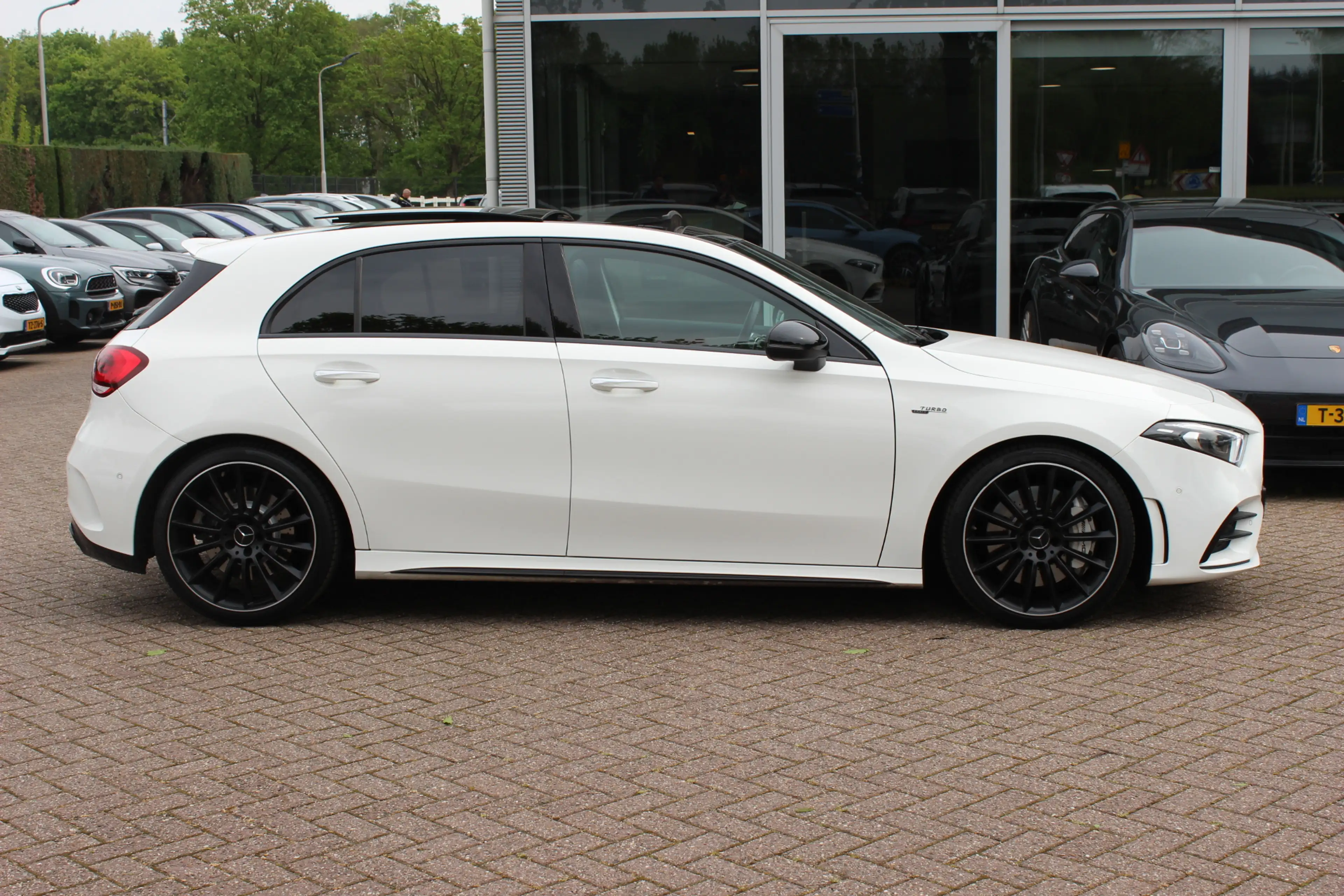 Mercedes-Benz A 35 AMG 4MATIC Premium / Panoramadak / Camera / Burmester — photo 5