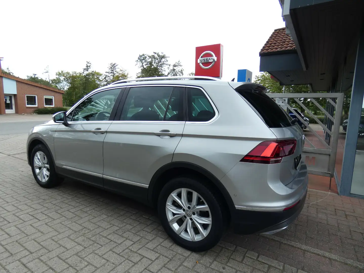 Volkswagen Tiguan Highline BMTStart-Stopp 4Motion Grau - 2