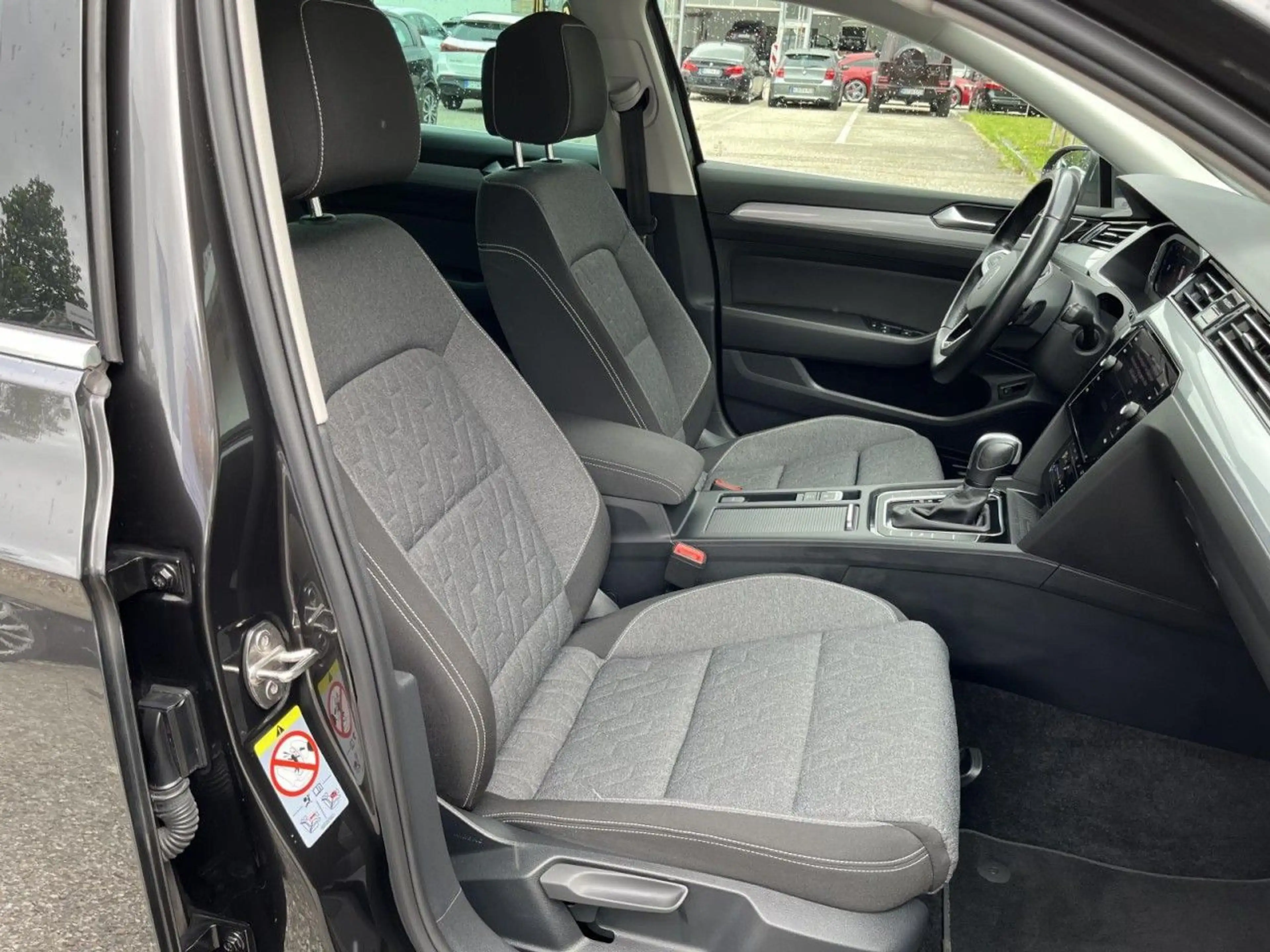 Volkswagen Passat Variant 2,0 TDI DSG Business (LED+Navi+AH — photo 10