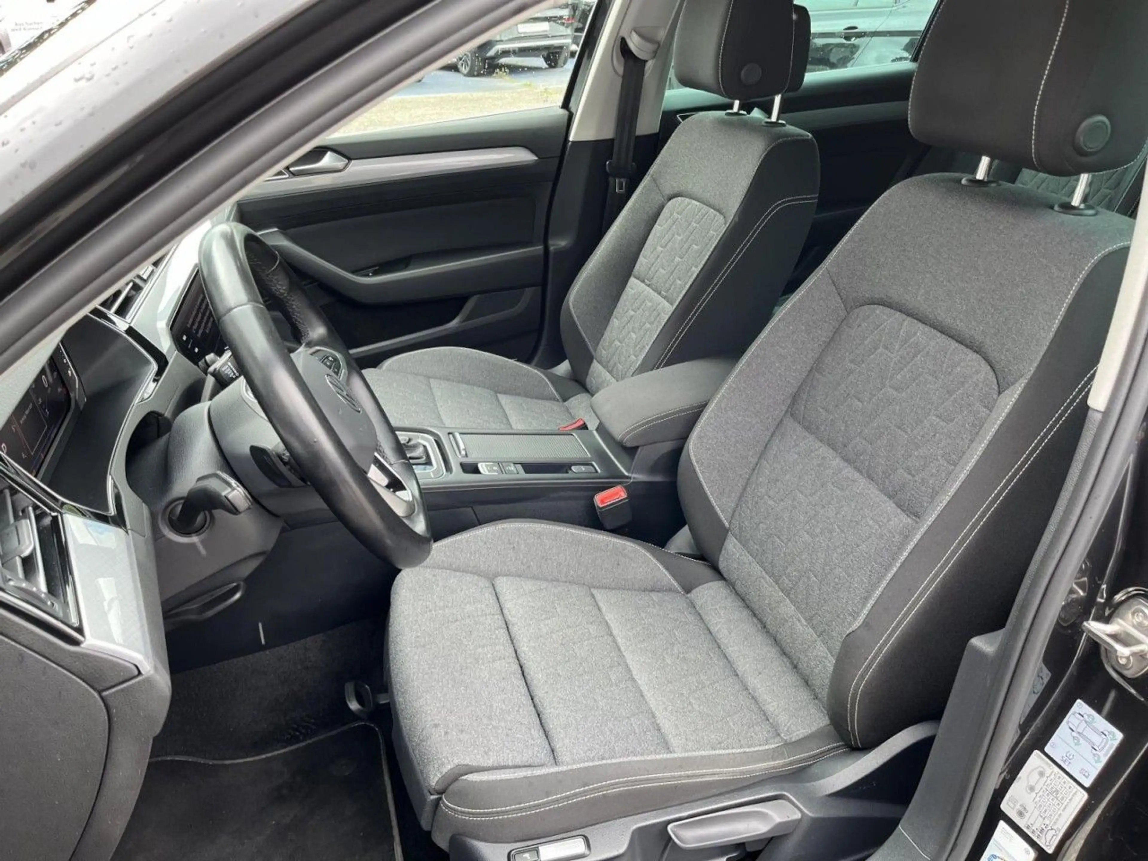 Volkswagen Passat Variant 2,0 TDI DSG Business (LED+Navi+AH — photo 9