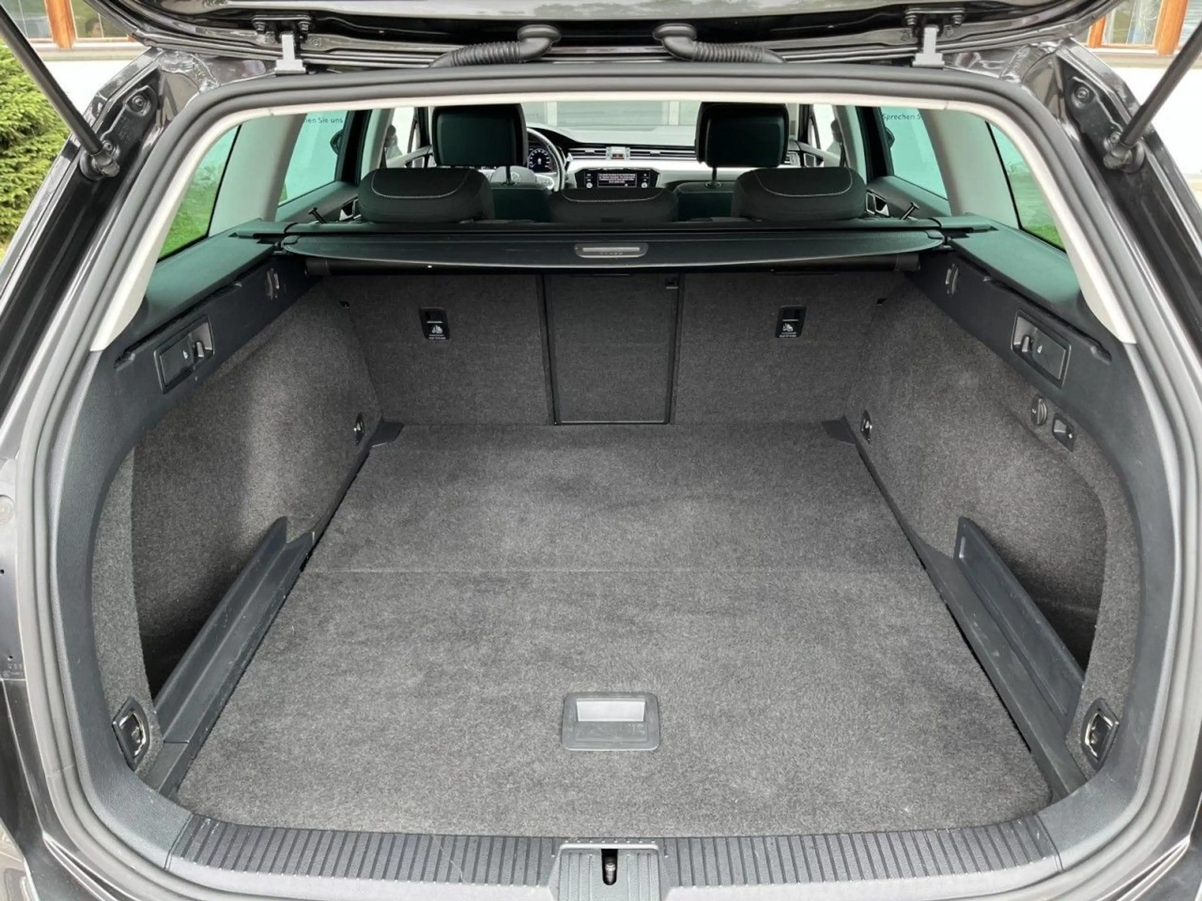 Volkswagen Passat Variant 2,0 TDI DSG Business (LED+Navi+AH — photo 8