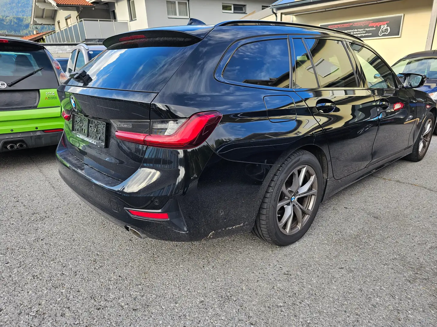 BMW 318 318d 48 V Touring Aut. Schwarz - 2