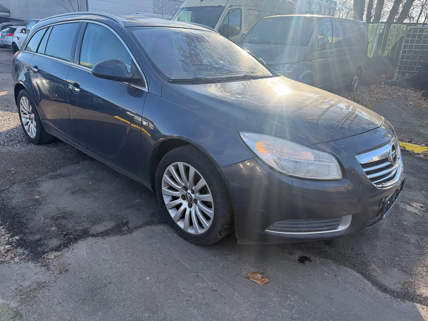 Opel Insignia Diesel 2.0 CDTI Sports Tourer Automatik Grau - 2