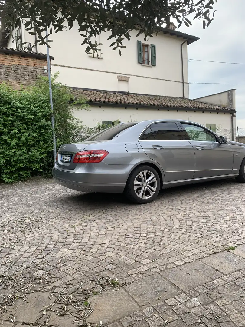 Mercedes-Benz E 220 CDI DPF BlueEFFICIENCY Automatik Avantgarde - 2