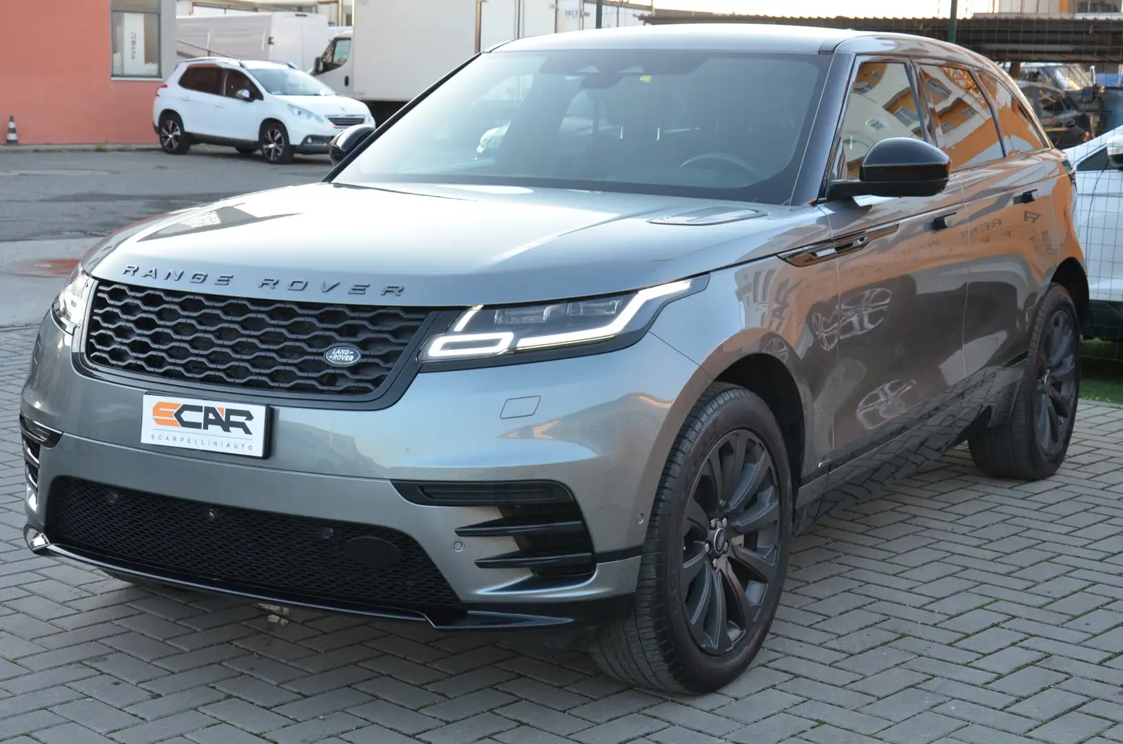 Land Rover Range Rover Velar 2.0d i4 mhev R-Dynamic SE 4wd 204cv auto Grigio - 1