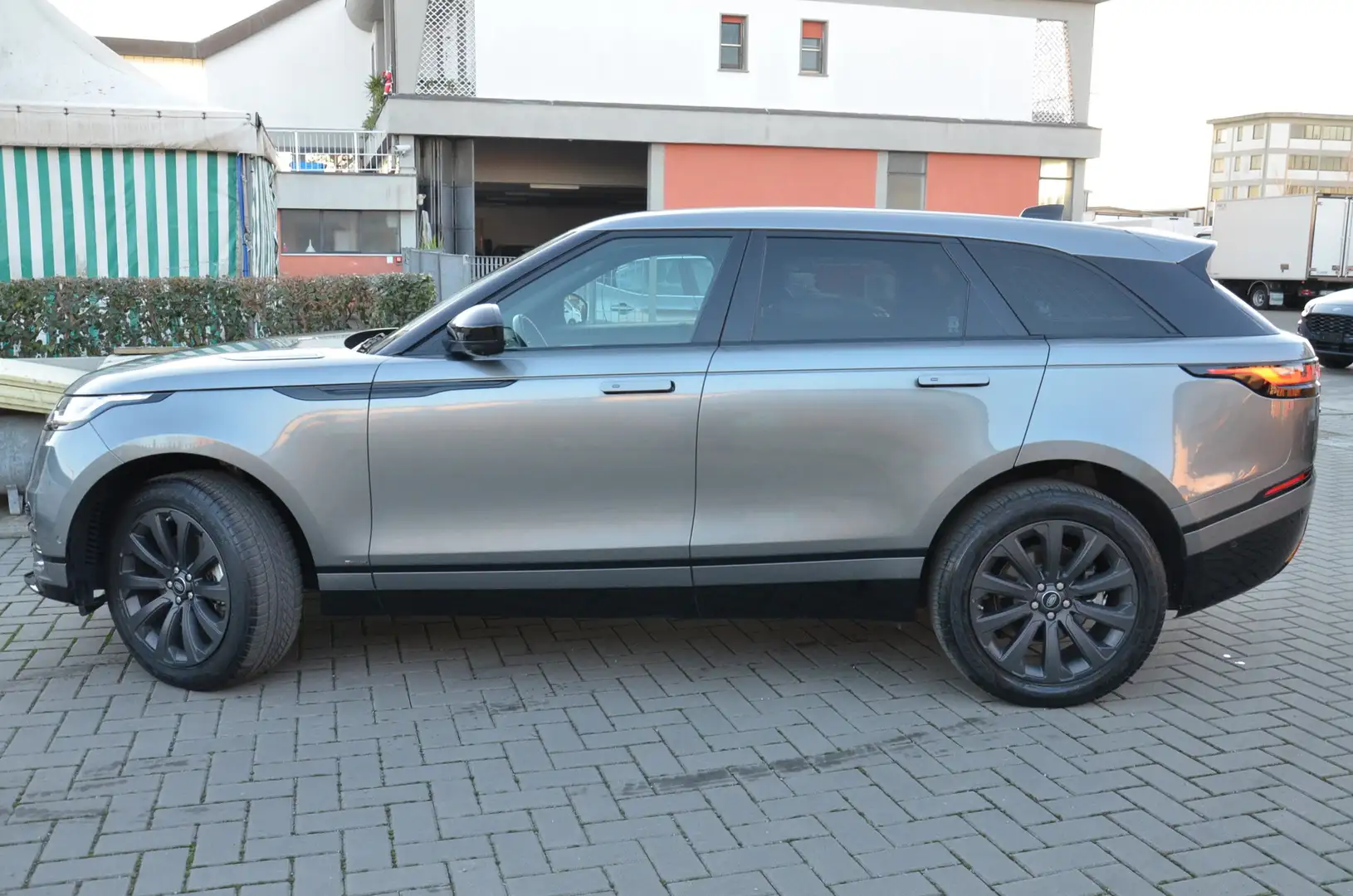 Land Rover Range Rover Velar 2.0d i4 mhev R-Dynamic SE 4wd 204cv auto Gris - 2