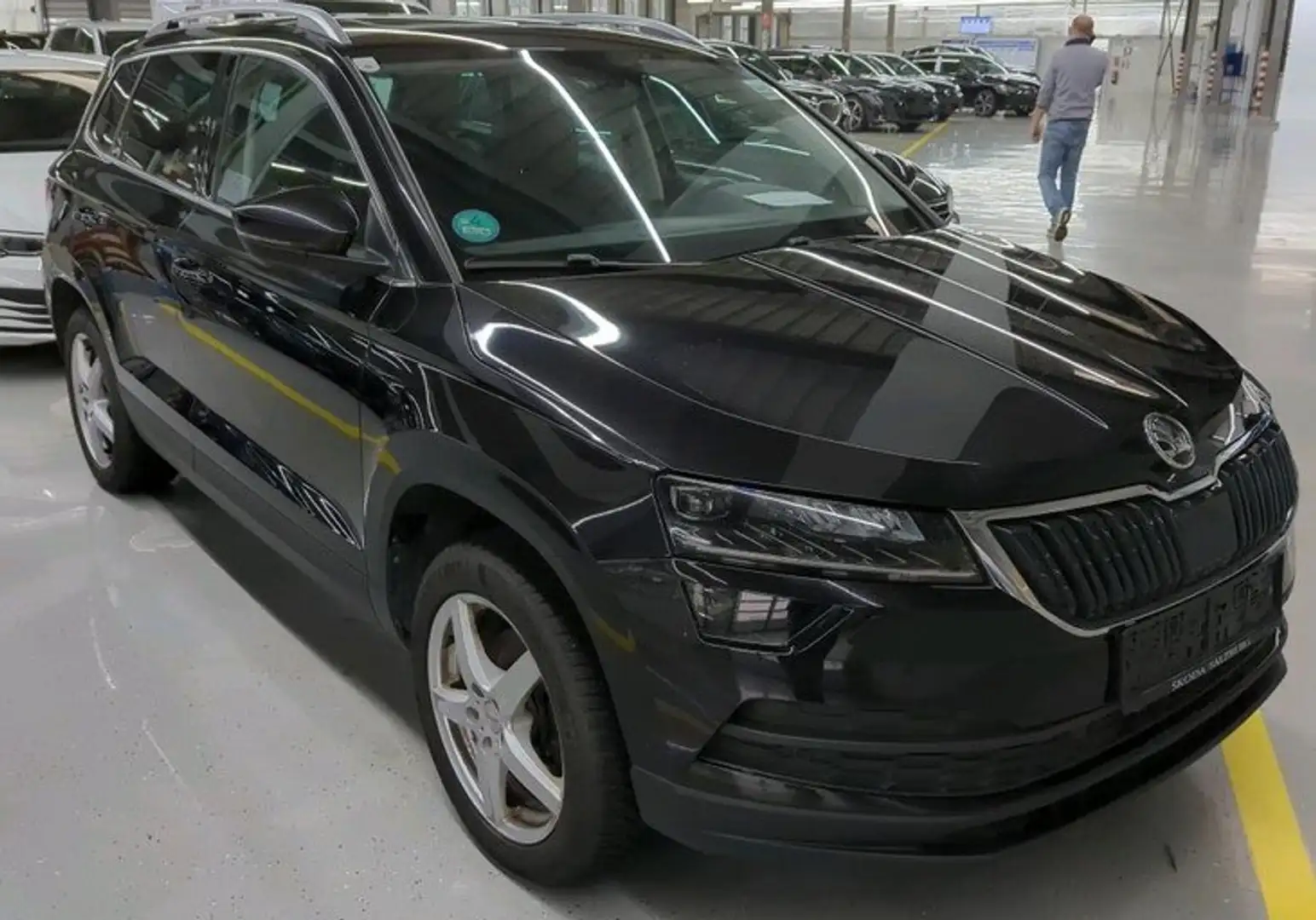 Skoda Karoq 2,0 TDI Style Schwarz - 1