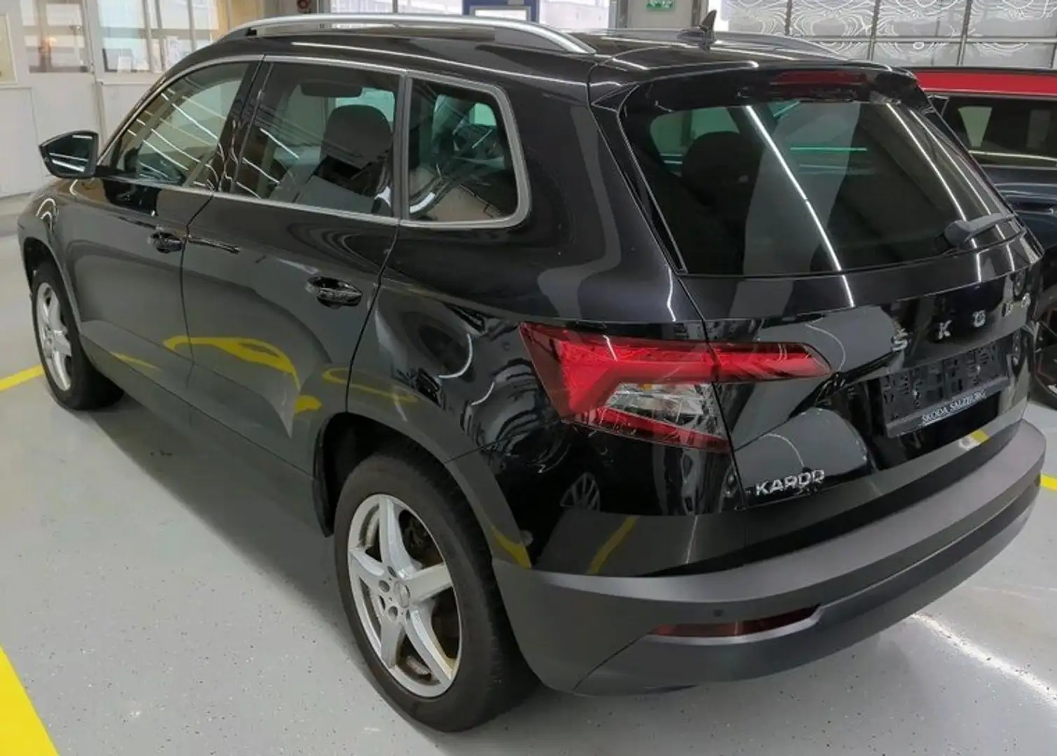 Skoda Karoq 2,0 TDI Style Schwarz - 2