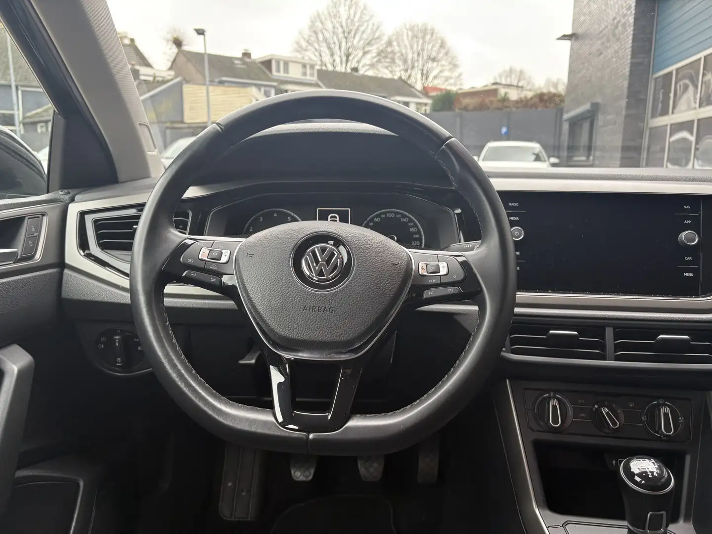 Volkswagen Polo 1.0 TSI Comfortline, airco, navi. Negro - 2