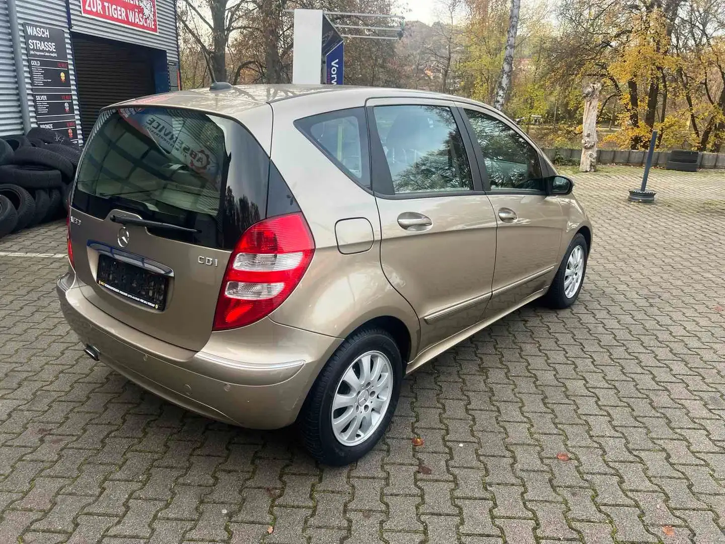 Mercedes-Benz A 180 2 Hand Gold - 1