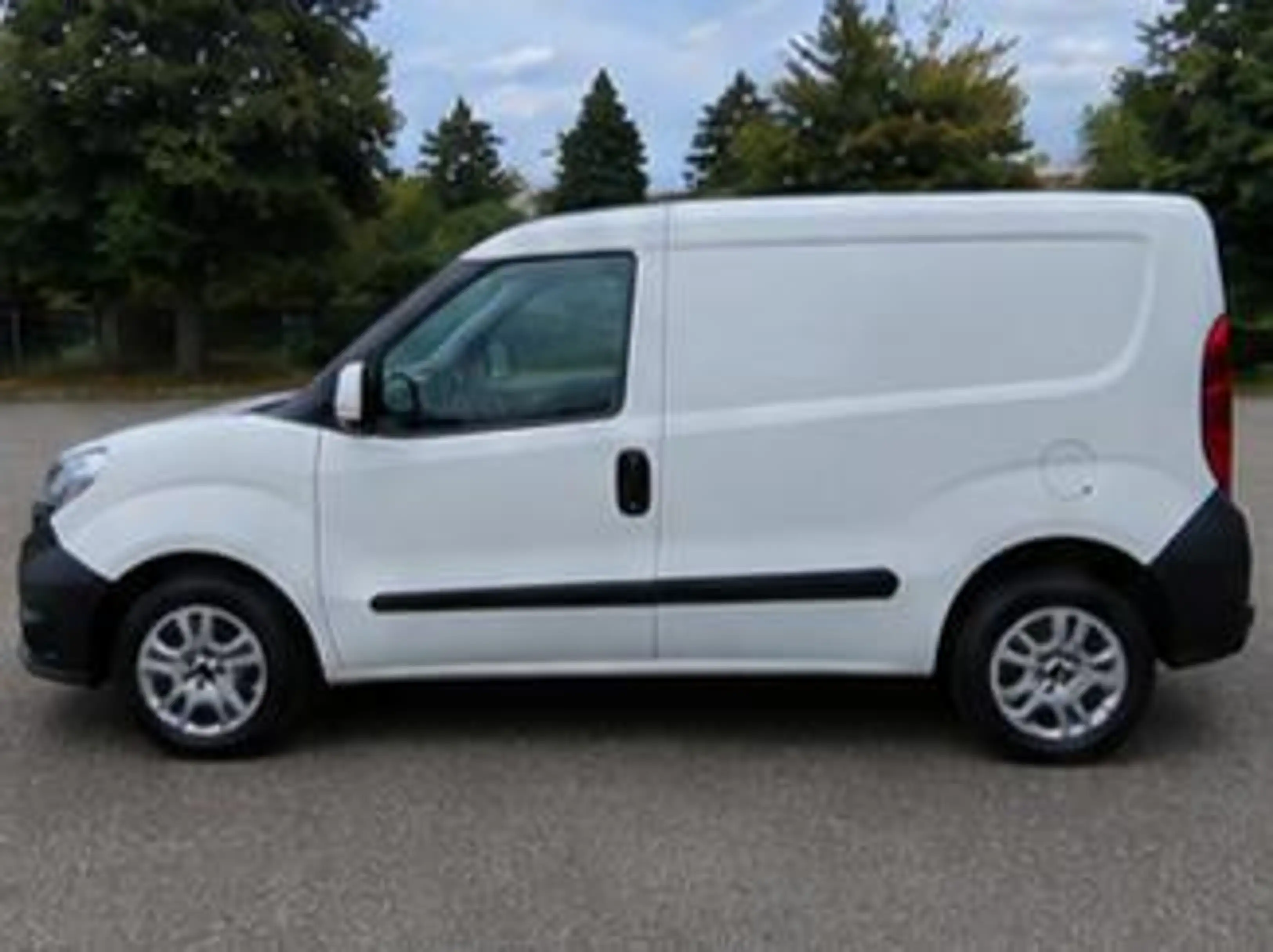 Fiat Doblo 1.3L SX Kasten — photo 3