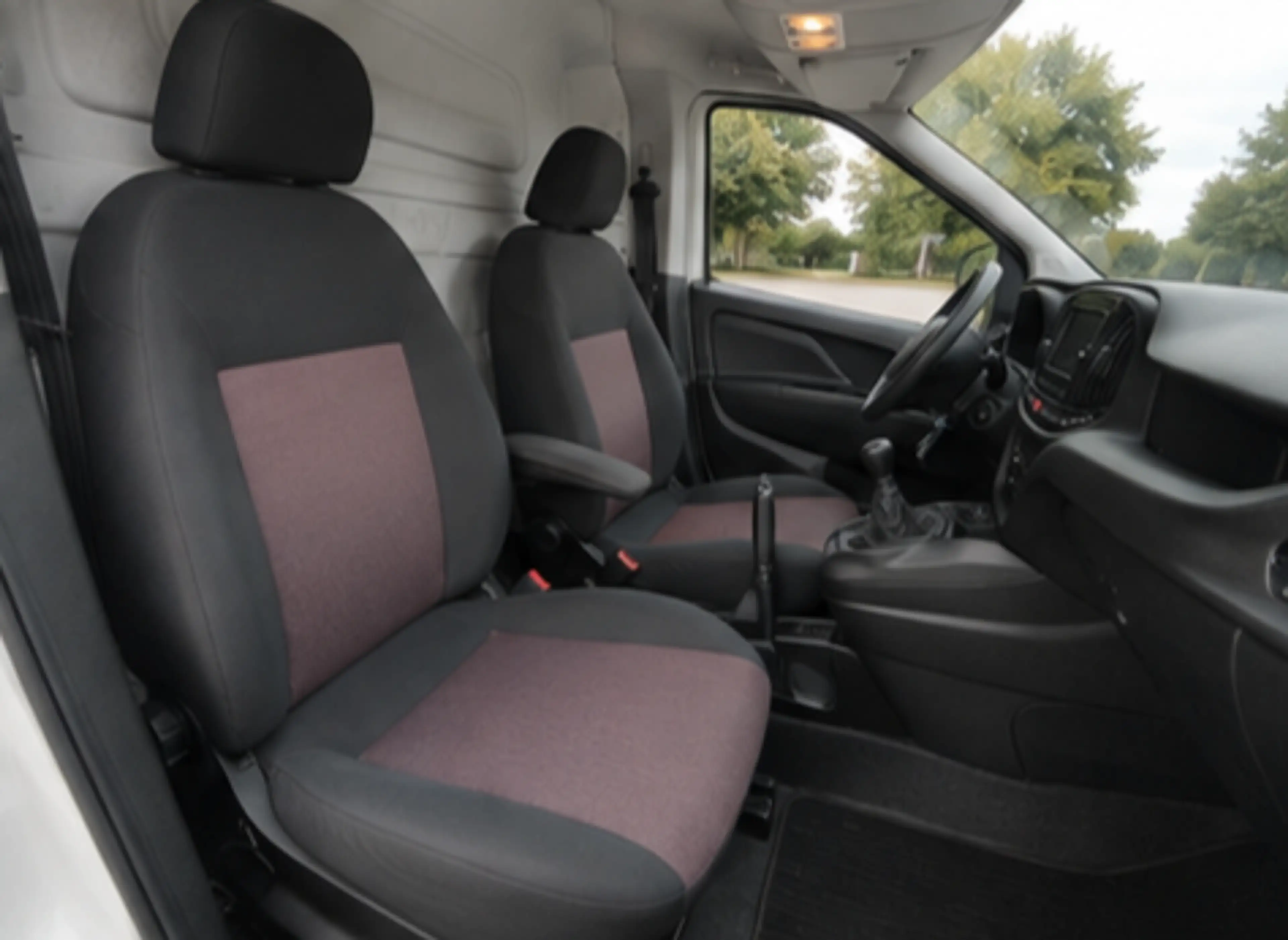 Fiat Doblo 1.3L SX Kasten — photo 8