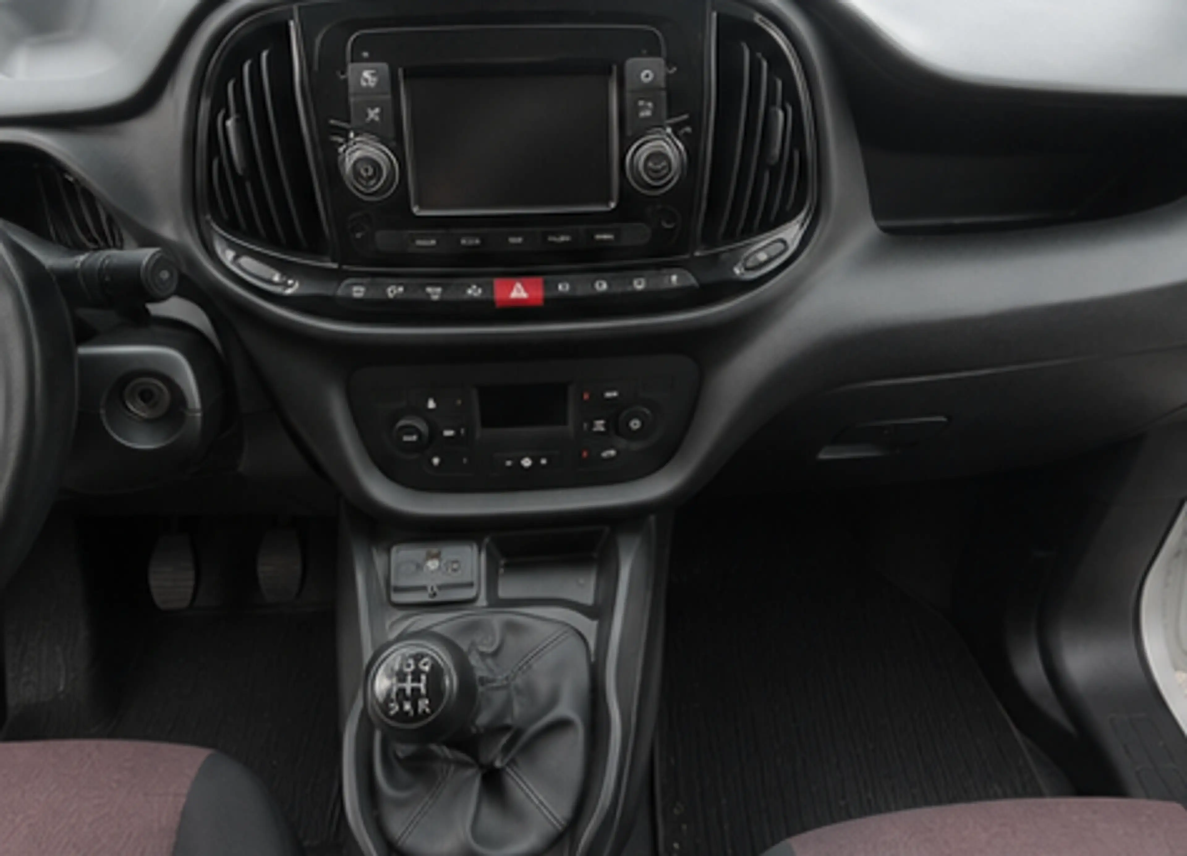 Fiat Doblo 1.3L SX Kasten — photo 9
