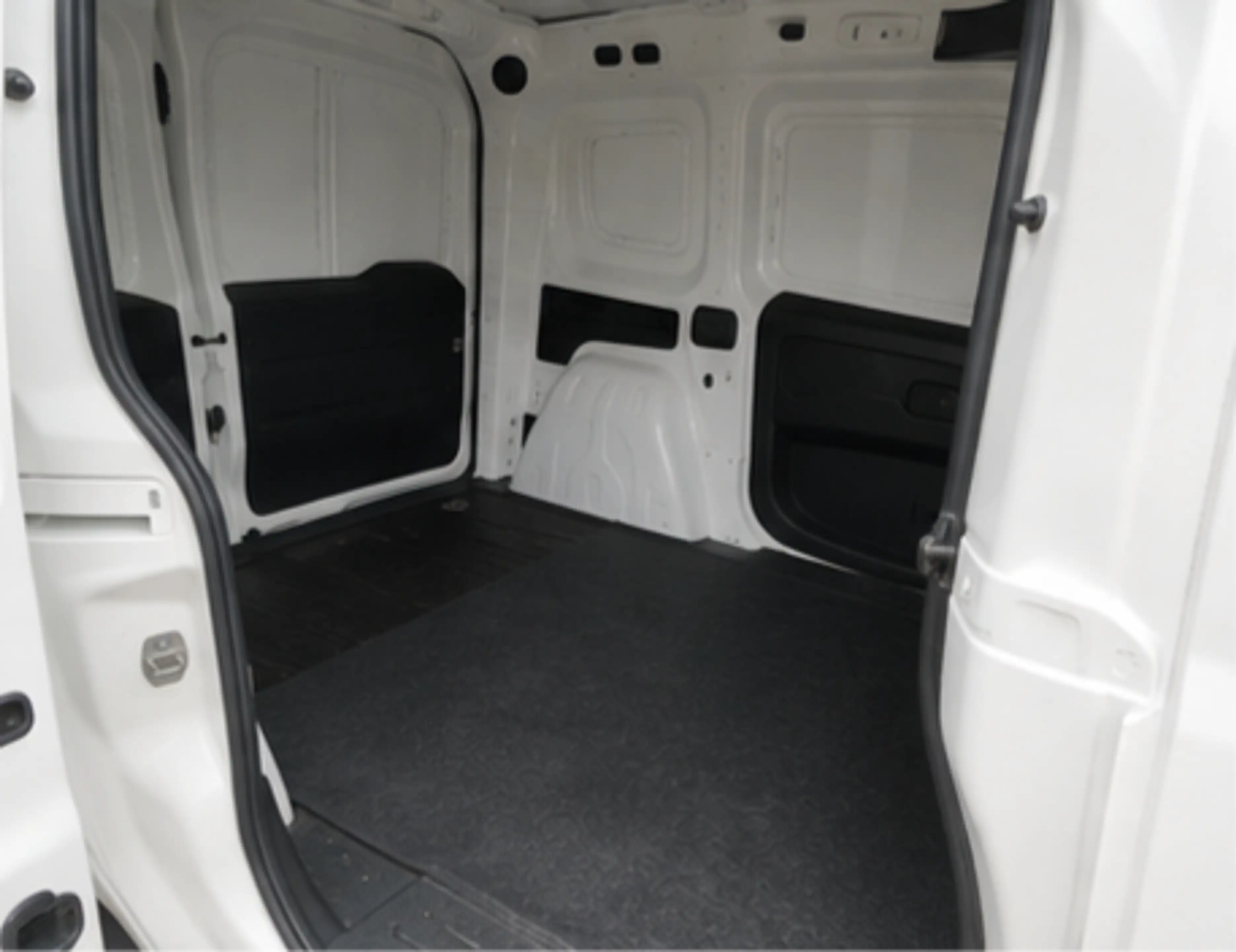 Fiat Doblo 1.3L SX Kasten — photo 13