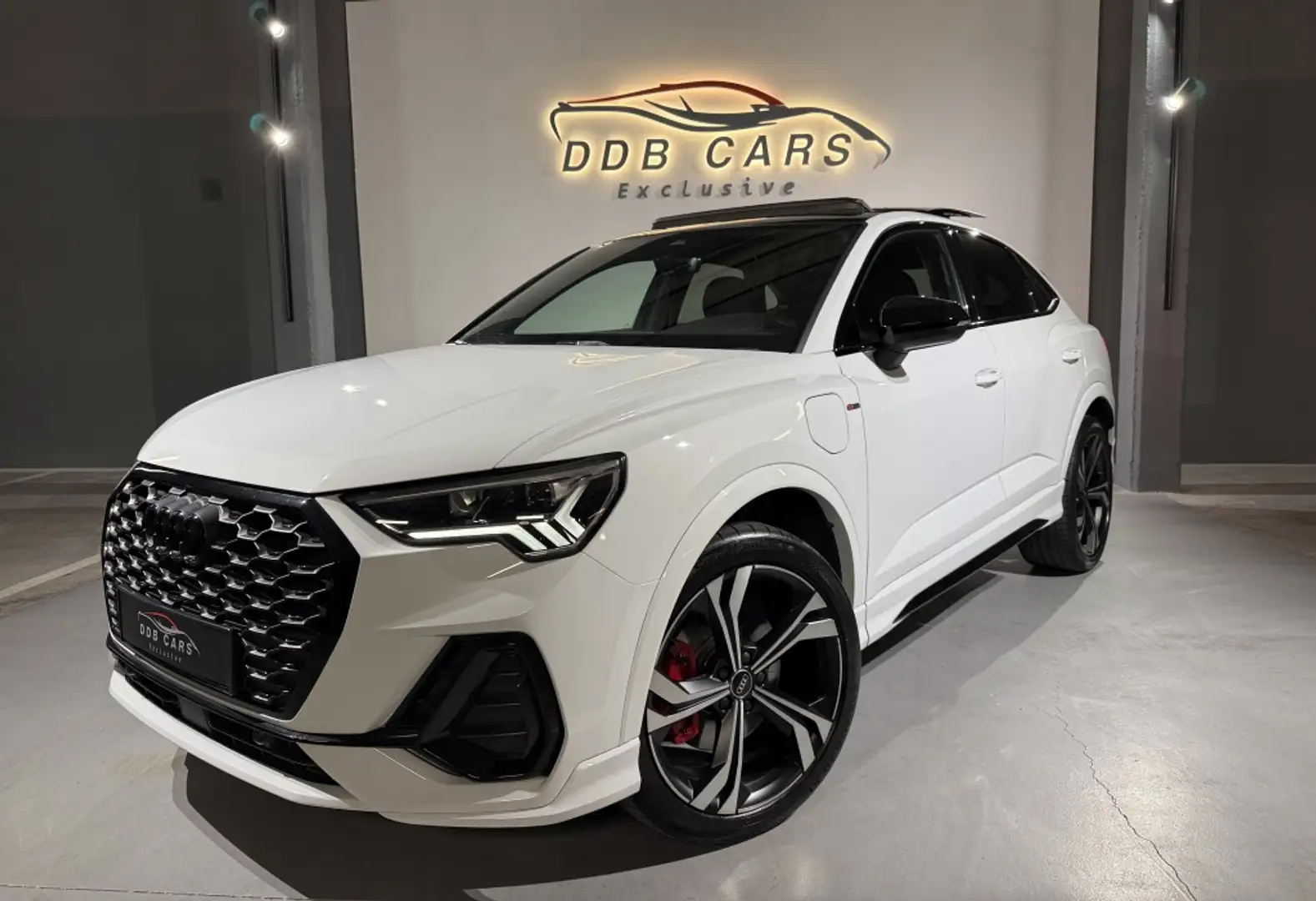 Audi Q3 45 TFSIe Black line S-tronic Blanco - 1