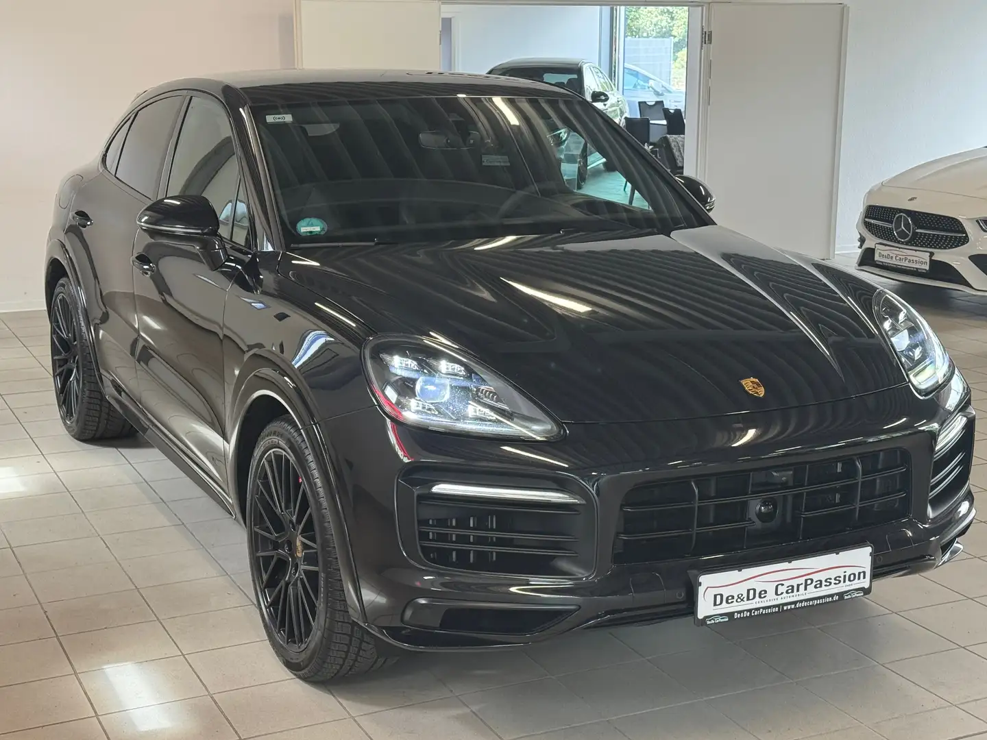 Porsche Cayenne GTS Coupe*PANO+Stndhzg+4RadLenkung+BOSE*U-Frei BRD Schwarz - 2