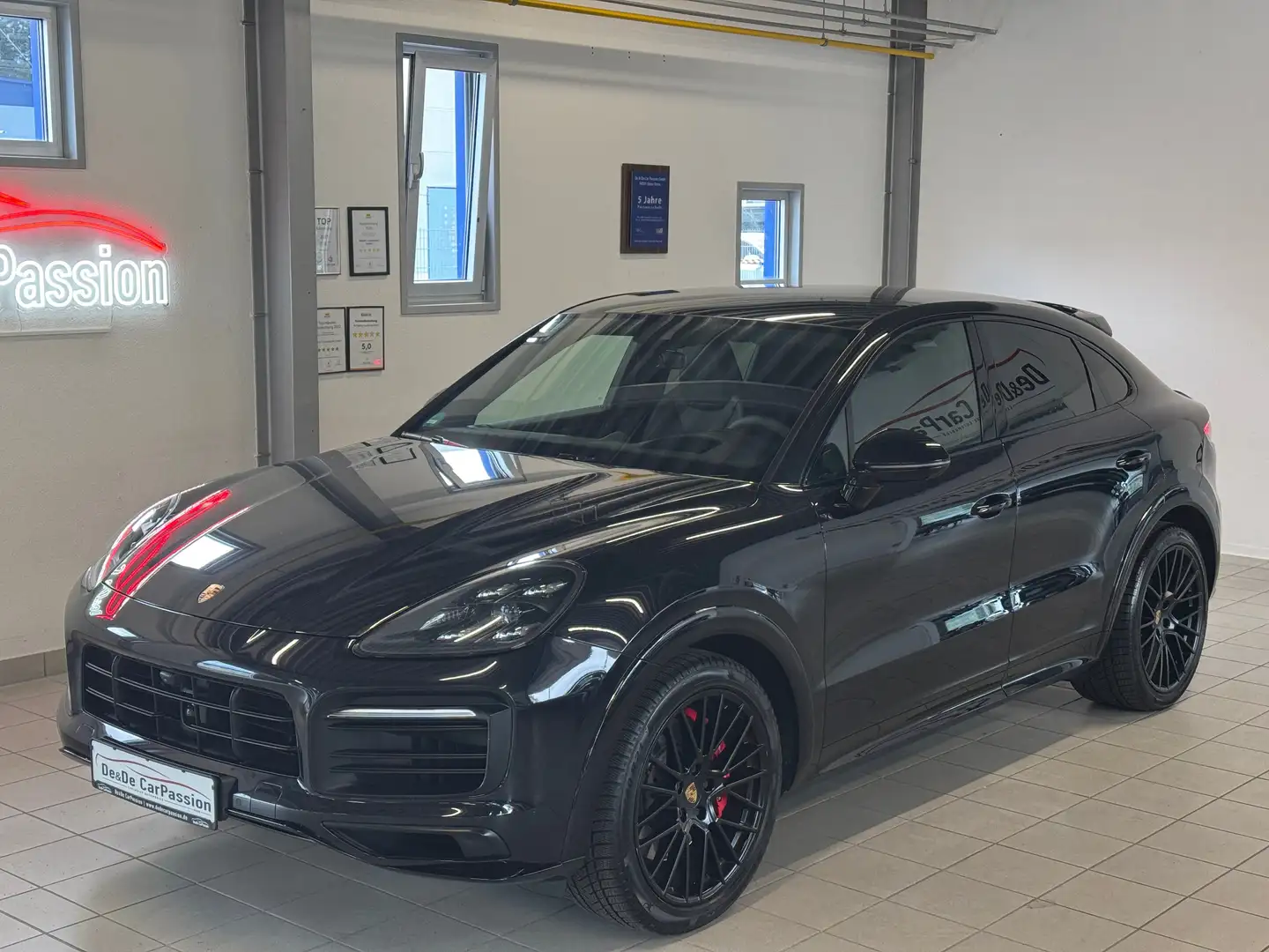 Porsche Cayenne GTS Coupe*PANO+Stndhzg+4RadLenkung+BOSE*U-Frei BRD Schwarz - 1