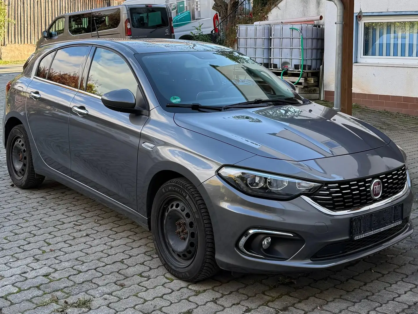 Fiat Tipo Tipo 1.4 T-Jet Business Line Grau - 1