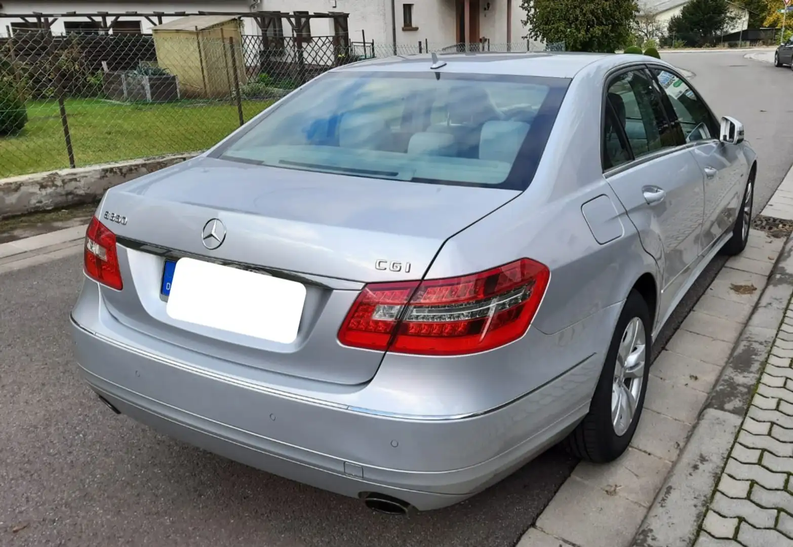 Mercedes-Benz E 350 E 350 CGI BlueEFFICIENCY 7G-TRONICElegance Silber - 2