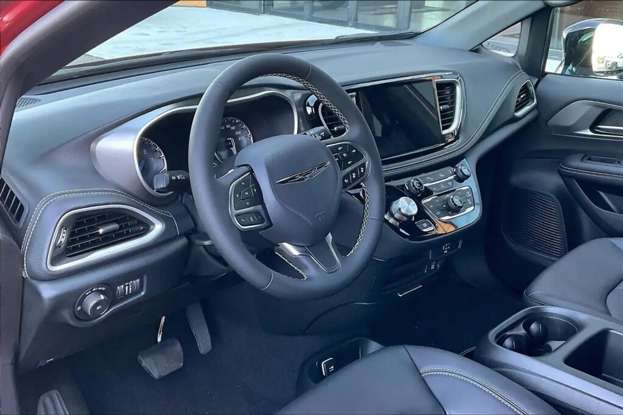 Chrysler Pacifica снимка Chrysler Pacifica