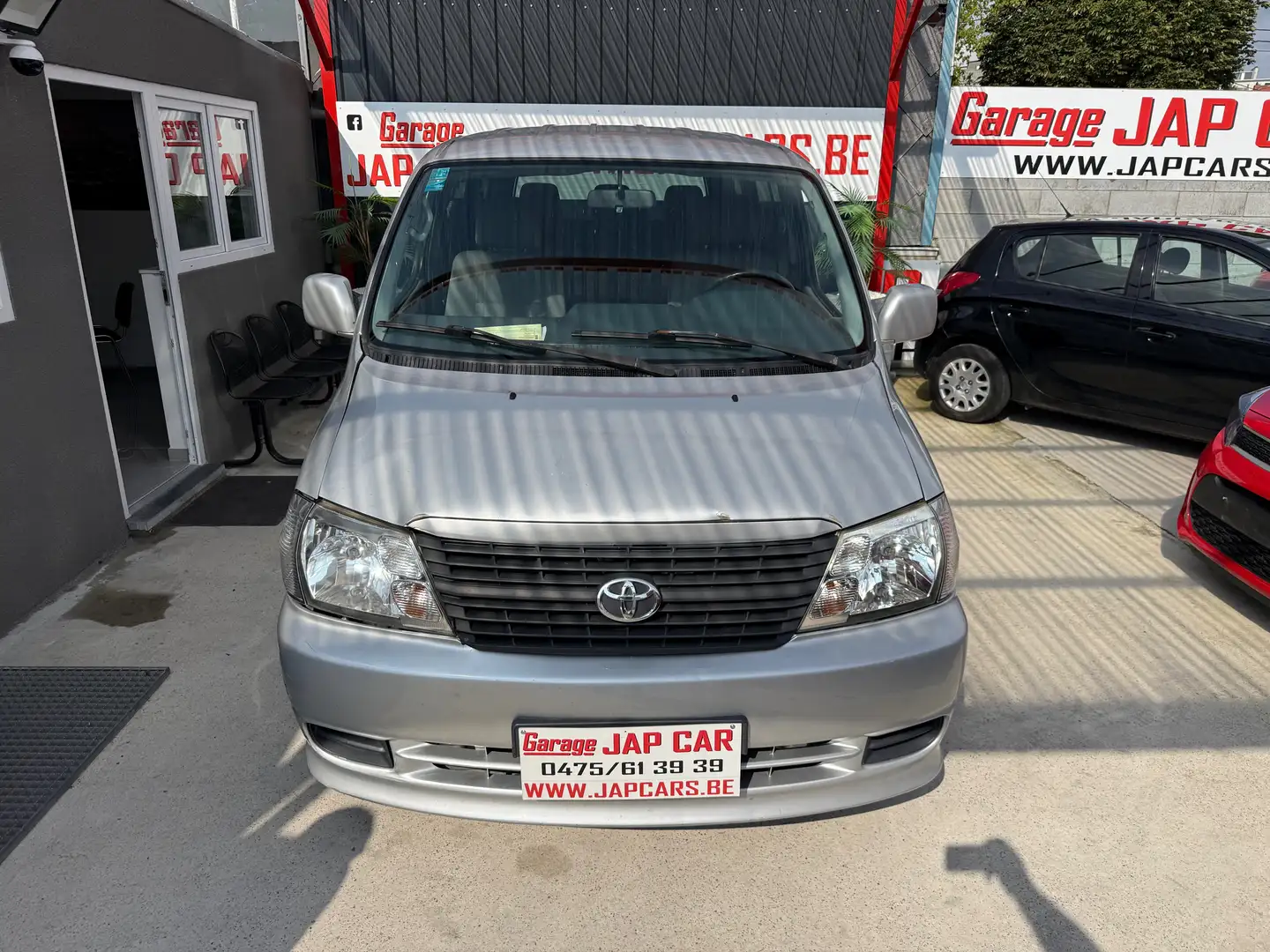 Toyota Hiace minibus 9pl diesel Grey - 1
