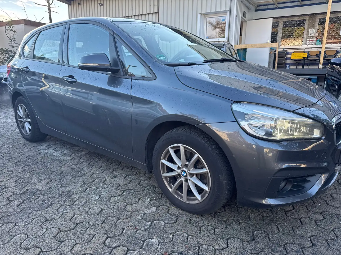 BMW 220 220i Active Tourer Aut. M Sport Šedá - 2