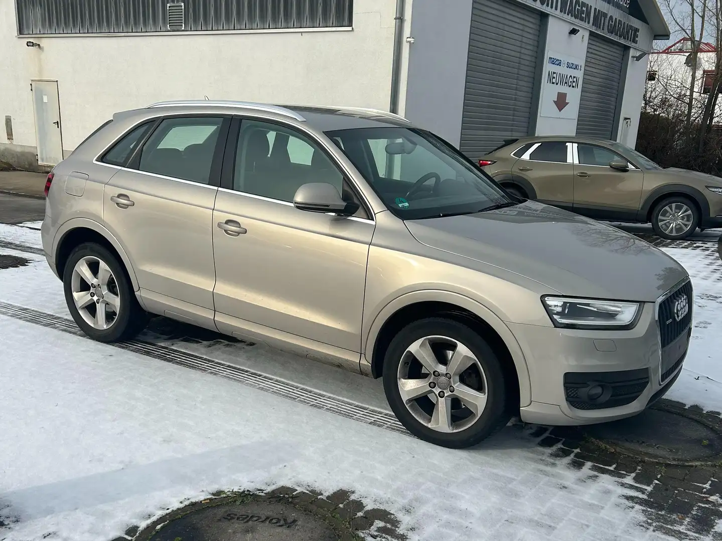 Audi Q3 2.0 TFSI quattro Gelb - 1