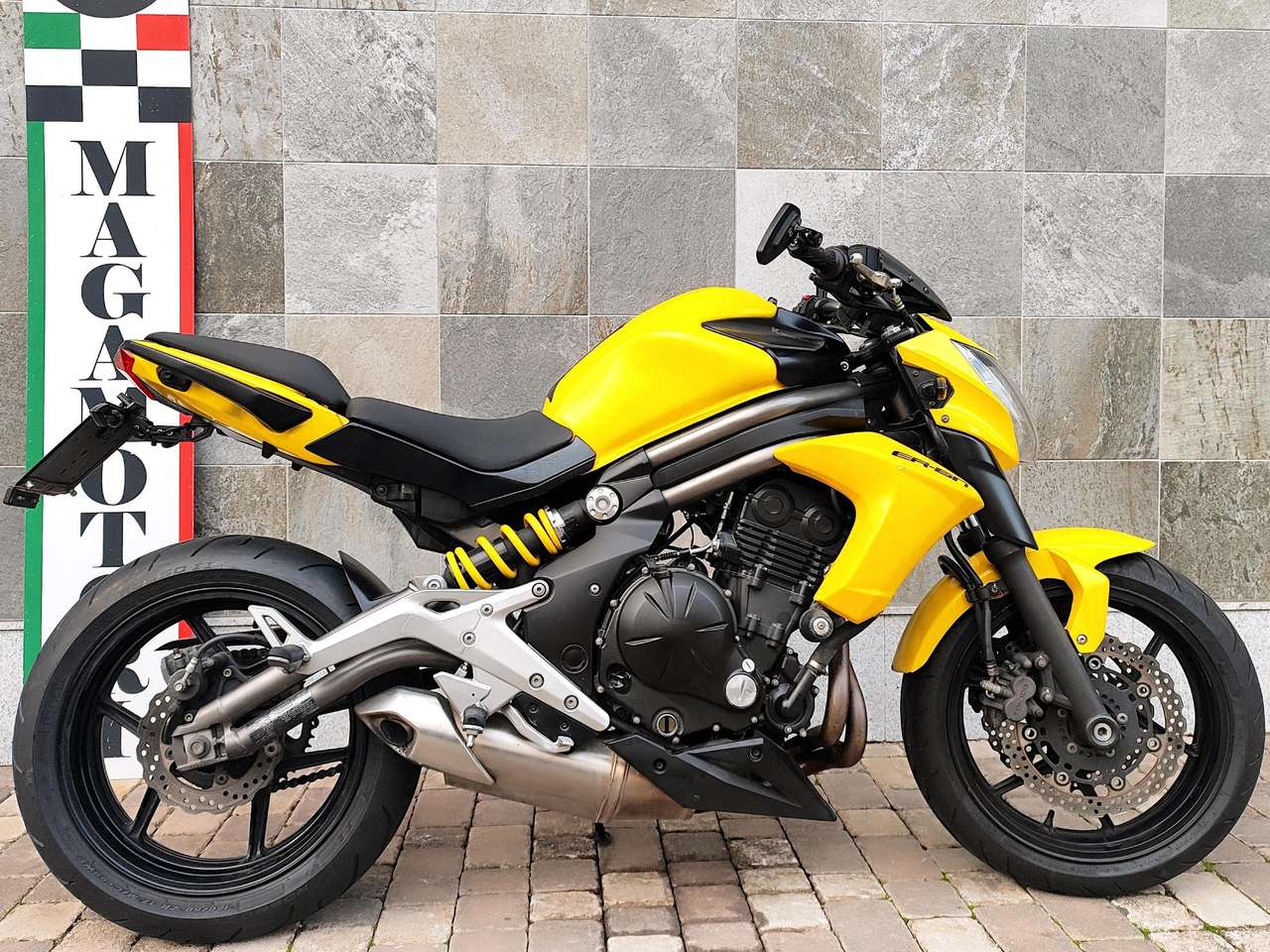 Kawasaki ER - 6 N 25 KW A2