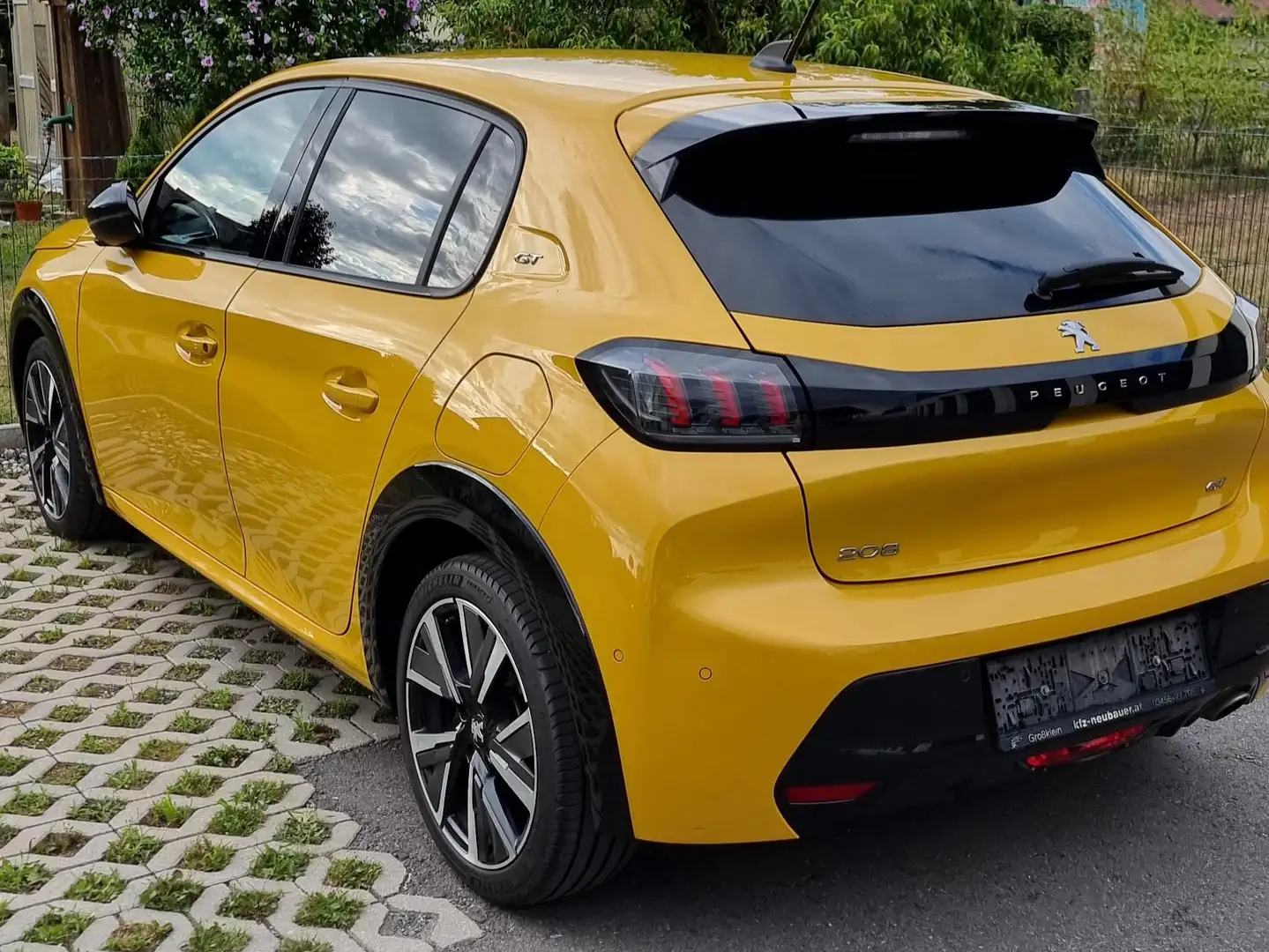 Peugeot 208 208 GT BlueHDi 100 S Gelb - 1