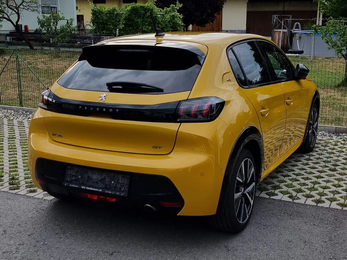 Peugeot 208 208 GT BlueHDi 100 S Gelb - 2