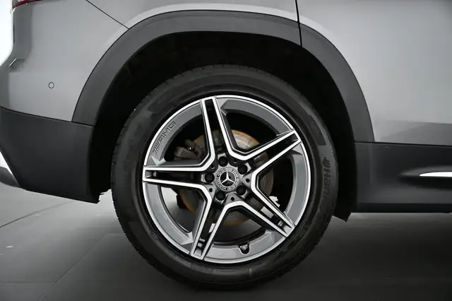 Mercedes-Benz GLB view 15