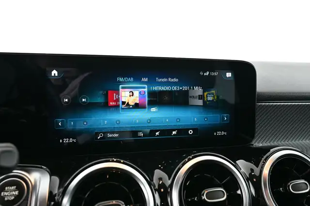 Mercedes-Benz GLB view 21