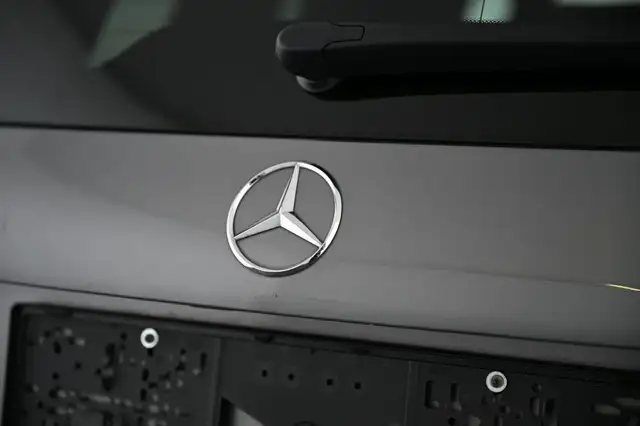 Mercedes-Benz GLB view 13