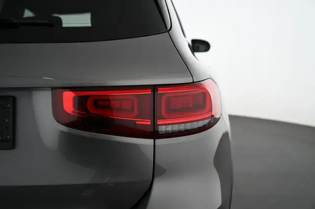 Mercedes-Benz GLB view 14