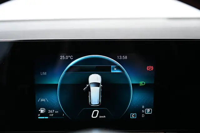 Mercedes-Benz GLB view 26