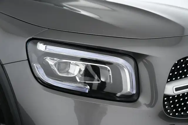 Mercedes-Benz GLB view 16