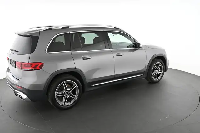 Mercedes-Benz GLB view 4
