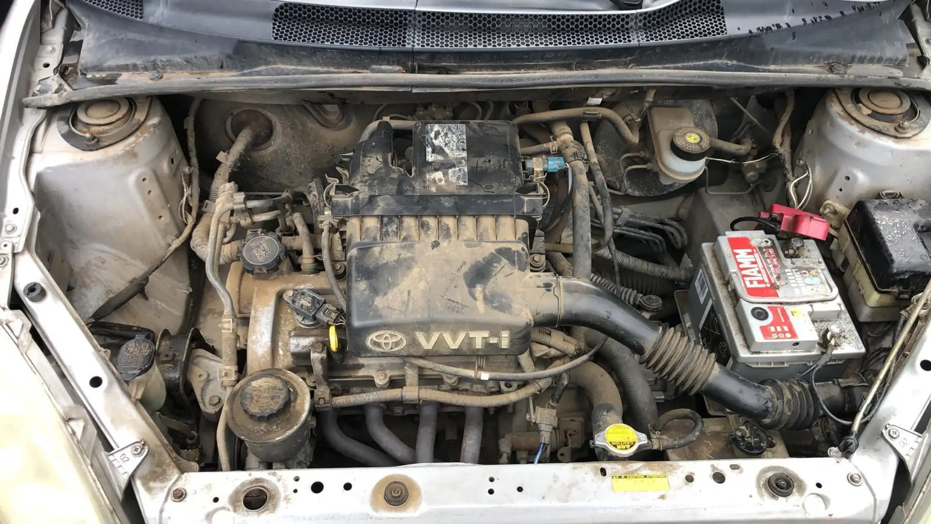 Toyota Yaris 1.0i 16v Linea Natura - 1