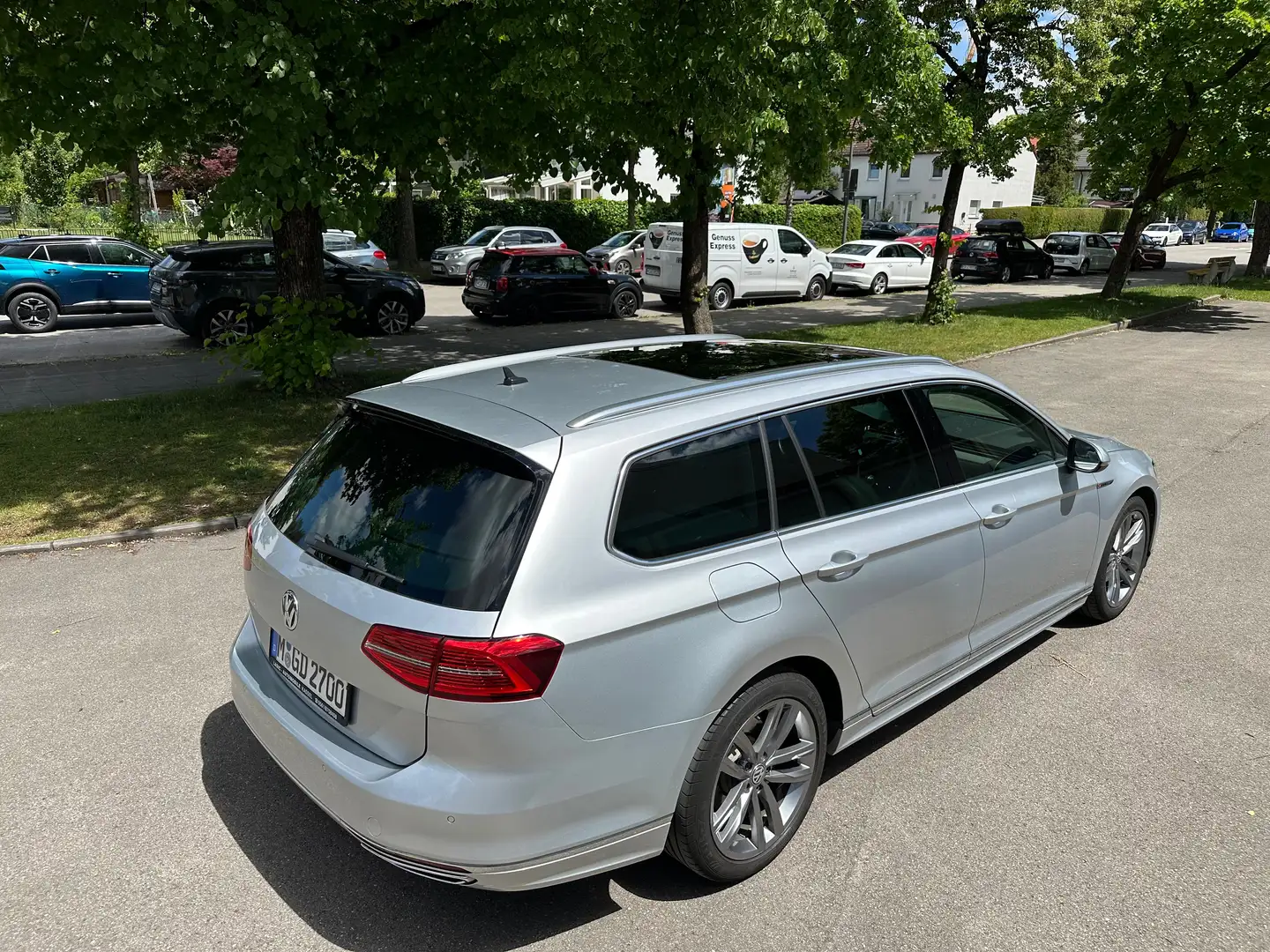 Volkswagen Passat Variant Passat Variant 2.0 TDI SCR 4Motion DSG Highline Silber - 2