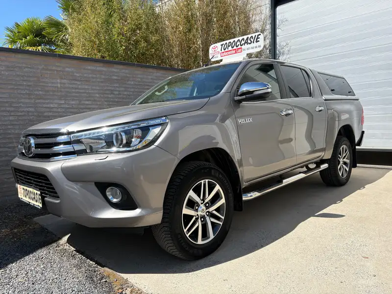 TOYOTA Hilux