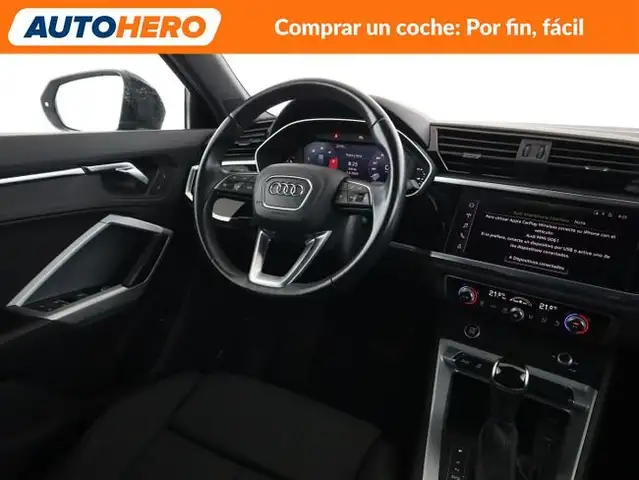 Audi Q3 view 14