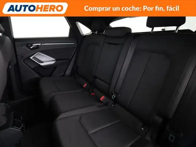 Audi Q3 view 15