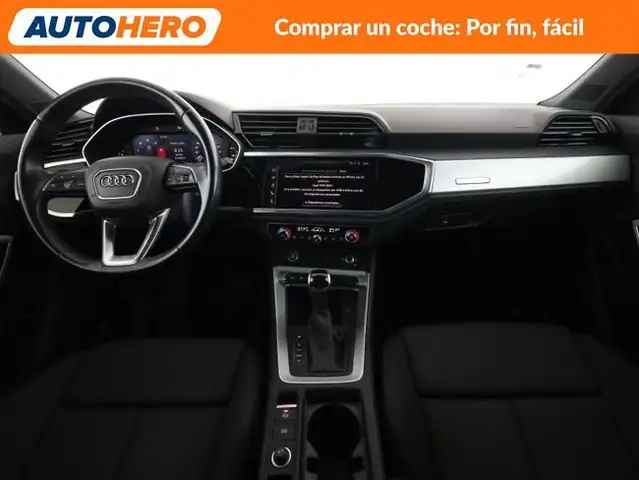 Audi Q3 view 13