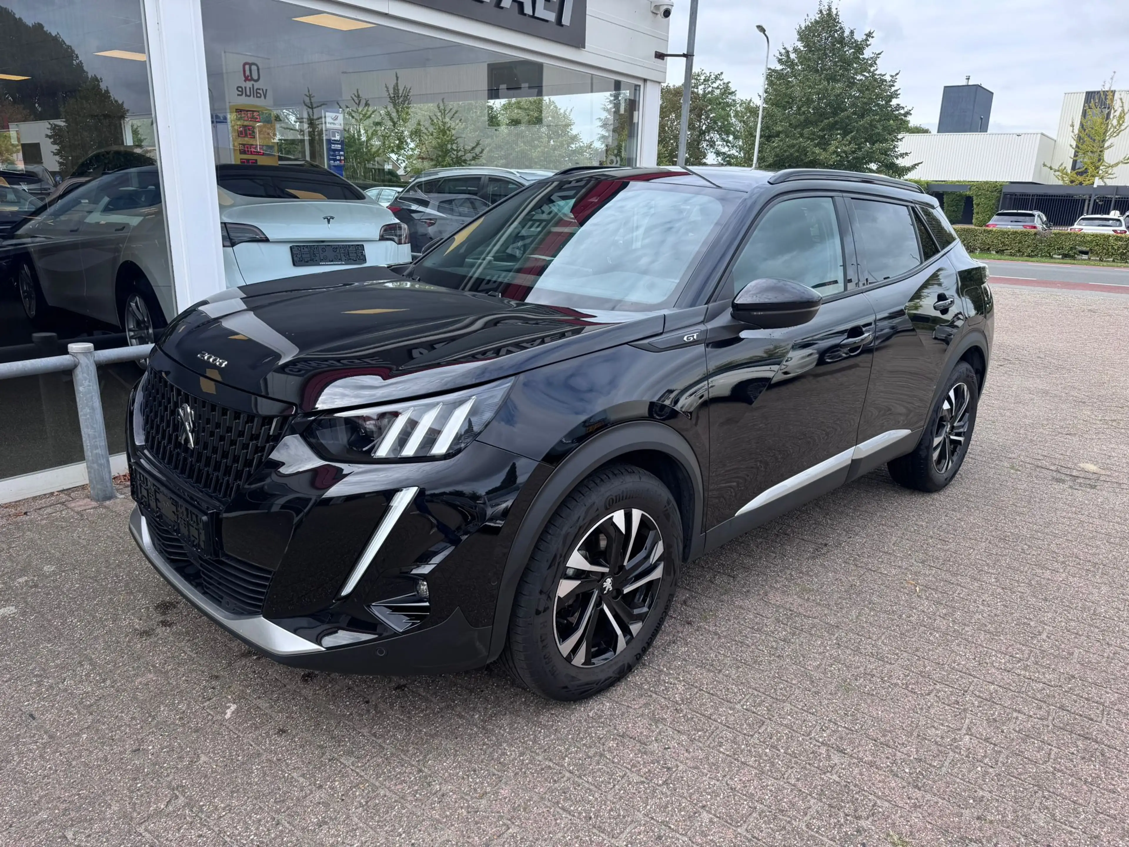 Peugeot 2008 1.2 PureTech GT — photo 3