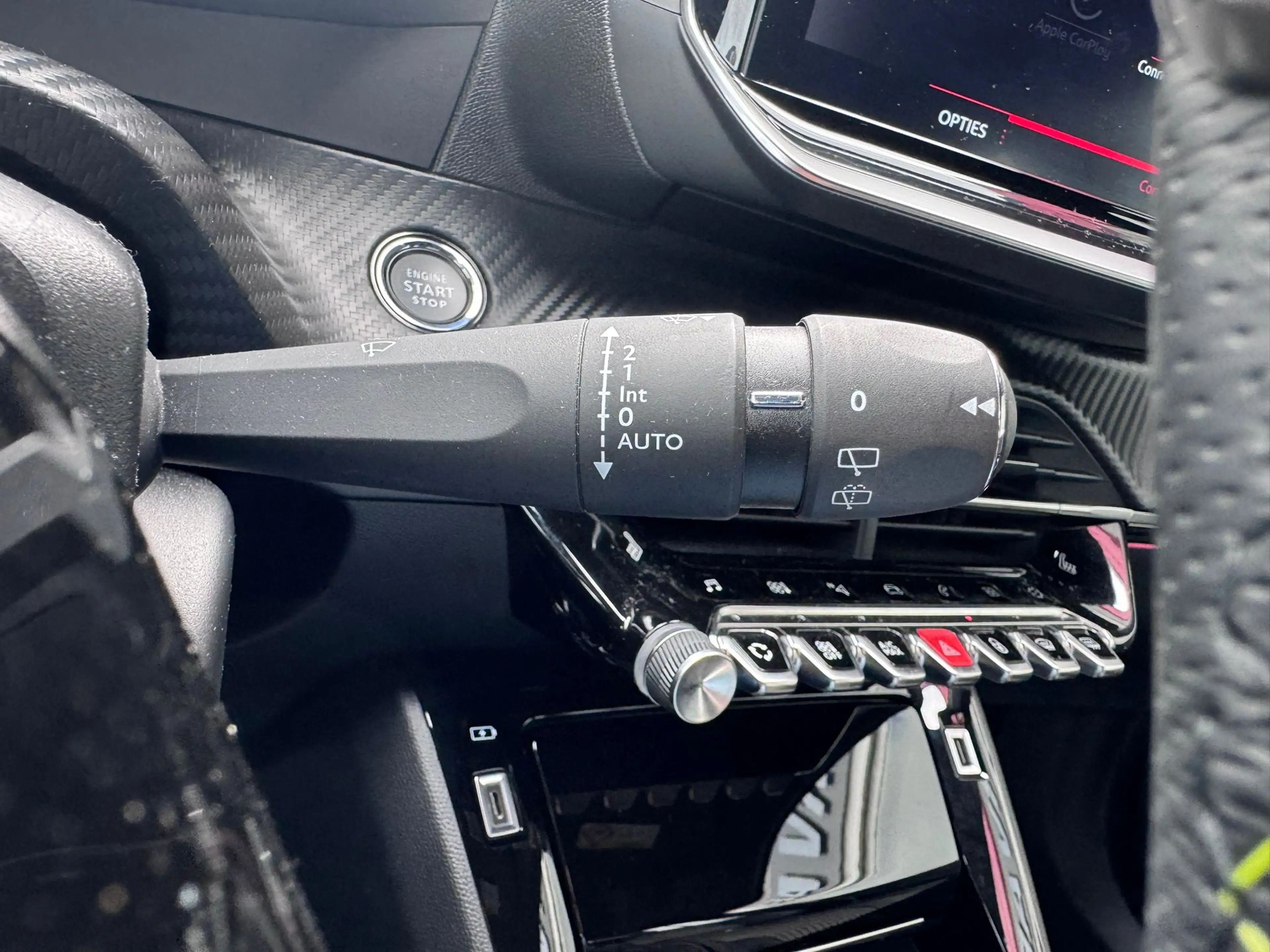 Peugeot 2008 1.2 PureTech GT — photo 14
