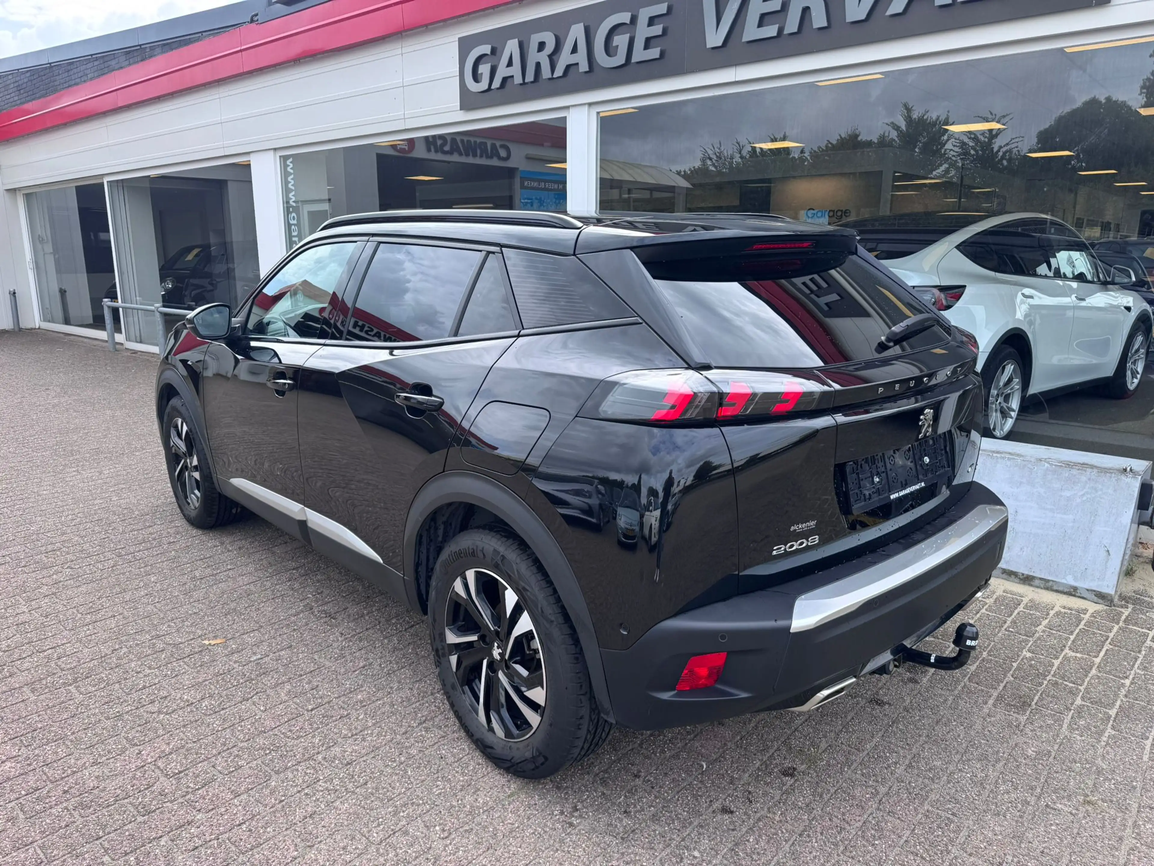 Peugeot 2008 1.2 PureTech GT — photo 4